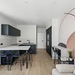 Escapade Lyonnaise - 6 Person Apartment In Sans Soucis