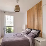 Cozy And Charming Centrally Located Apartment