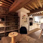 La Grotte De La Baleine Du Vieux Lyon Ail