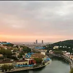 Appart Climatise Terrasse Vue Sur Lyon Et Les Quais De Saone