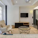 Superb Apartment In The Heart Of The Peninsula - Air-Conditioned