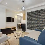 Superb Apartment In The Heart Of The Peninsula - Air-Conditioned