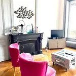Chez Mo