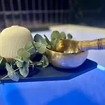 Host Inn Bien-Etre Spa Jacuzzi Downtown