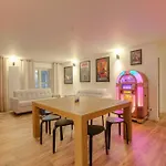 Hollywood Nostalgia, 8 Personnes - Parking, Terreaux