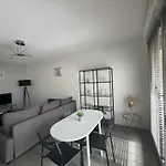 City & Cosy, Lyon Charcot- Wifi - Lave Linge - Balcon - Parking