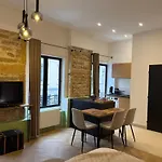 Appartement Elegant Et Chic Refait A Neuf