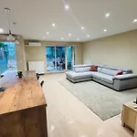 Maison Familiale Avec Jardin Lyon 8Eme