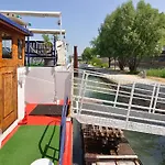La Peniche Sur La Saone