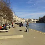 Apartment Pierre Scize Sur La Saone