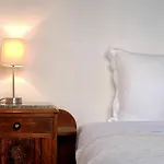Honore - Hotel Pour Nomades Reveurs - 7 Jean Fabre