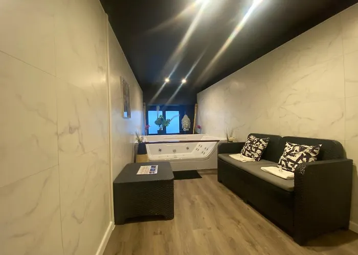Jacuzzi En Duplex A 5 Minutes Du Centre Ville A Pied