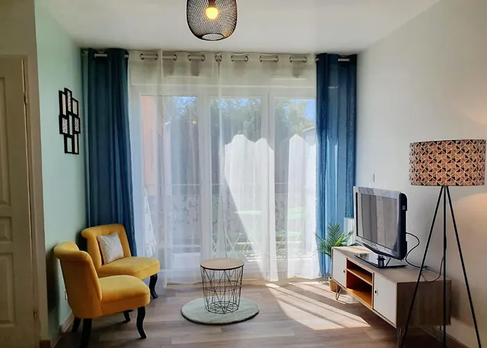 Studio Fonctionnel Au Calme Avec Garage Individuel Et Balcon