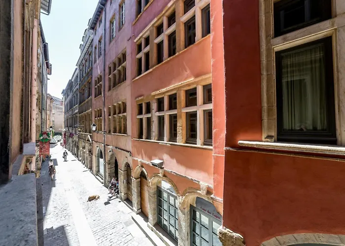 Spacious And Cozy In Vieux Lyon Ail