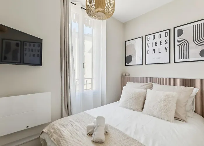 Escapade Lyonnaise - 6 Person Apartment In Sans Soucis
