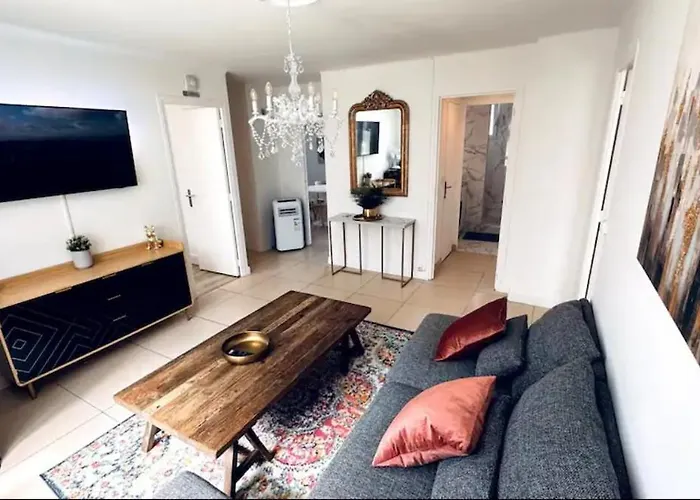 Cosy Appartement 3 Chambres & Parking Prive