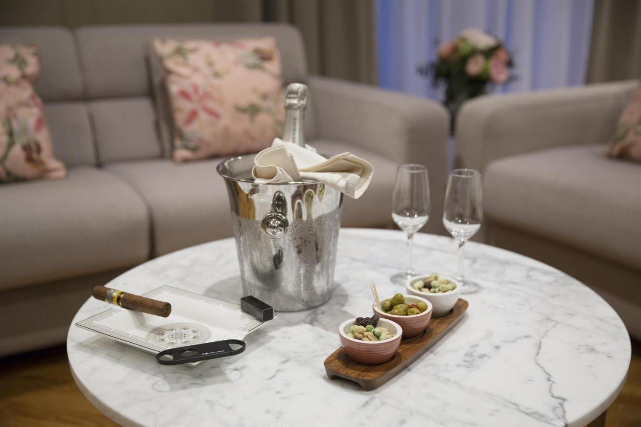 Warwick Reine Astrid - Aparthotel Lyon