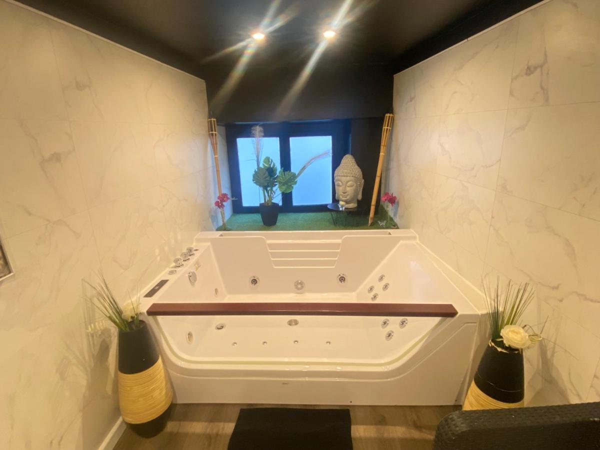 Jacuzzi En Duplex A 5 Minutes Du Centre Ville A Pied *