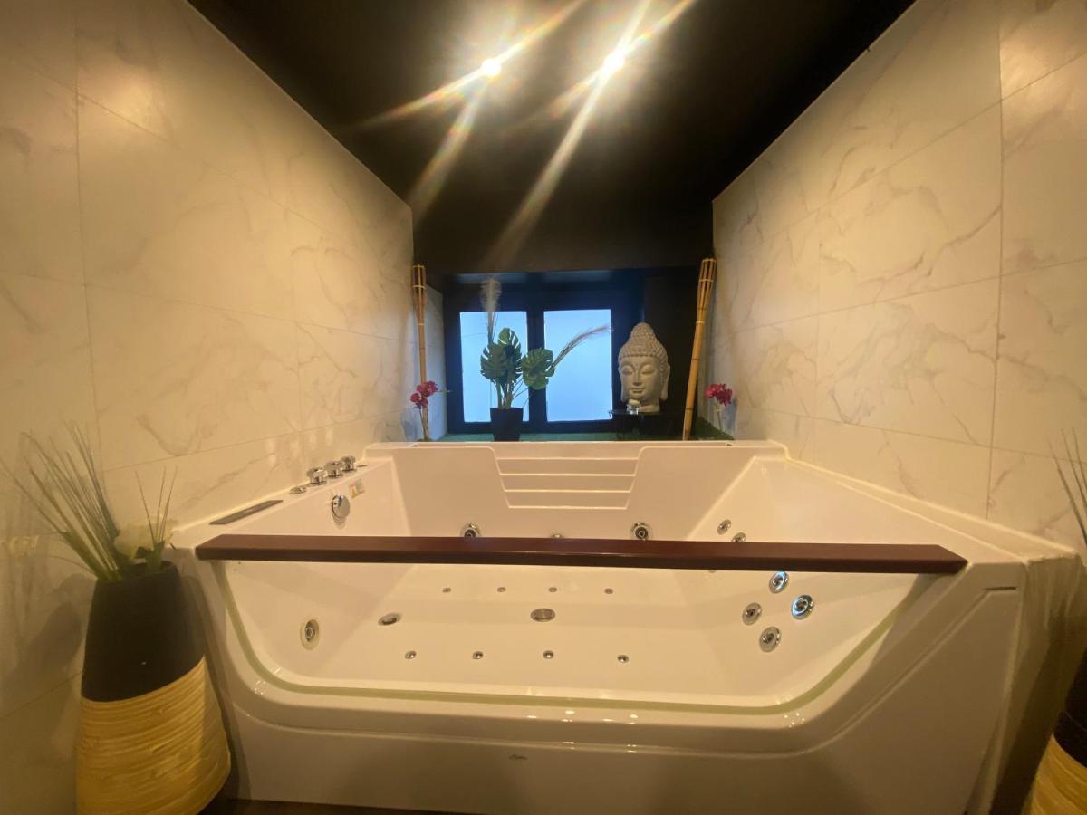 Jacuzzi En Duplex à 5 Minutes Du Centre Ville à Pied