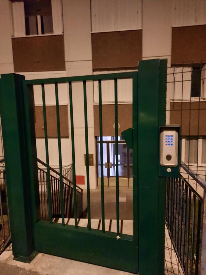 Grand Fonctionnel Et Calme Sur Lyon8 A 2 Pas Du Metro
