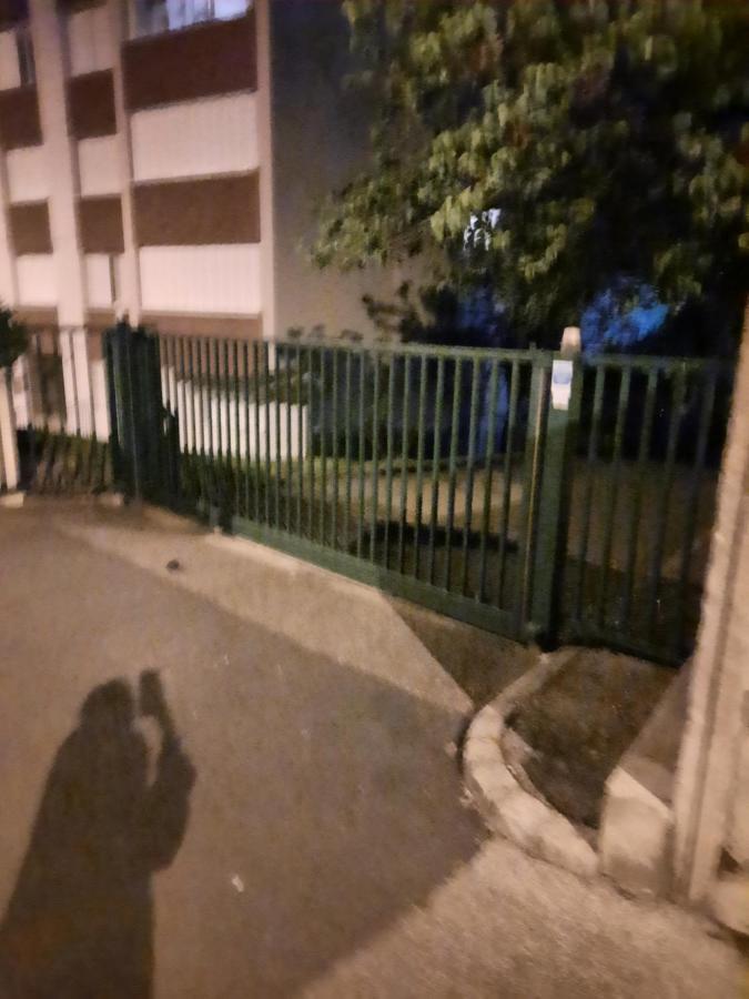 Grand Fonctionnel Et Calme Sur Lyon8 A 2 Pas Du Metro Apartment *