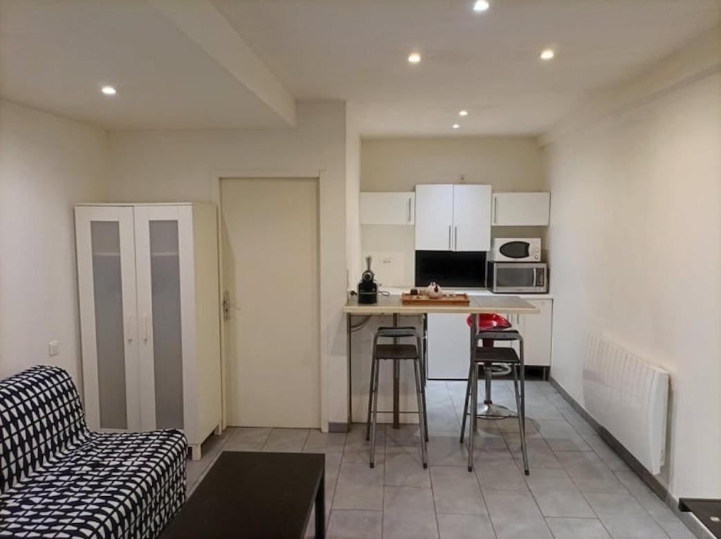 Appartement Charmant Studio A La Croix Rousse Avec Patio