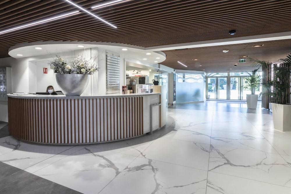 Metropole Hotel 4*