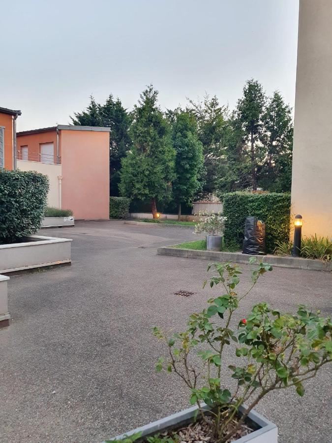 Fonctionnel Au Calme Avec Garage Individuel Et Balcon * Lyon