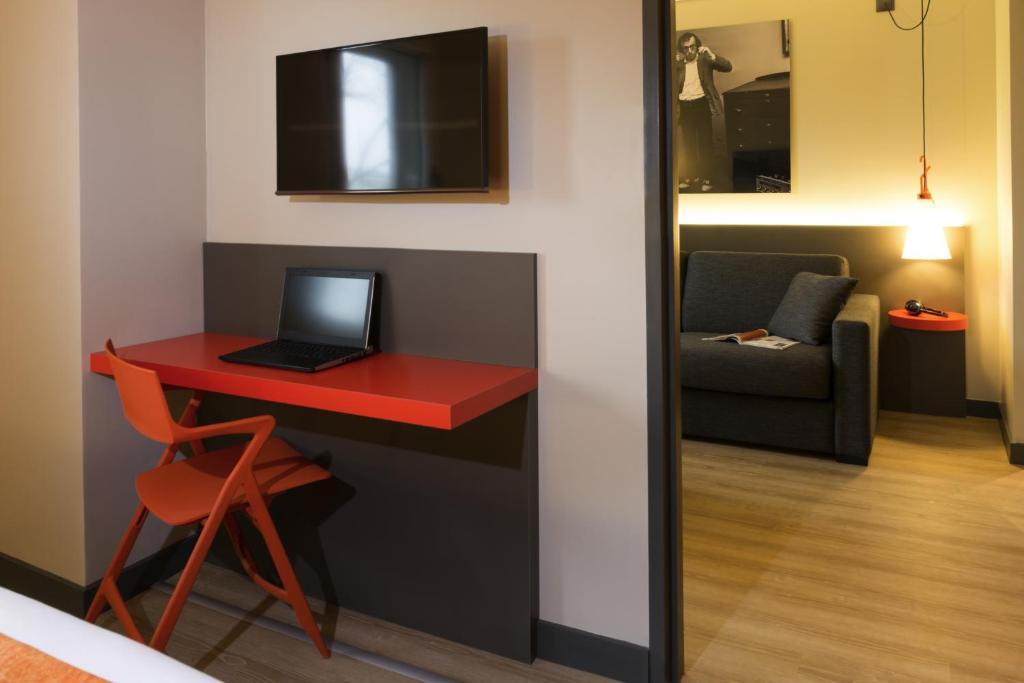 Ibis Styles Centre Confluence Hotel 3*