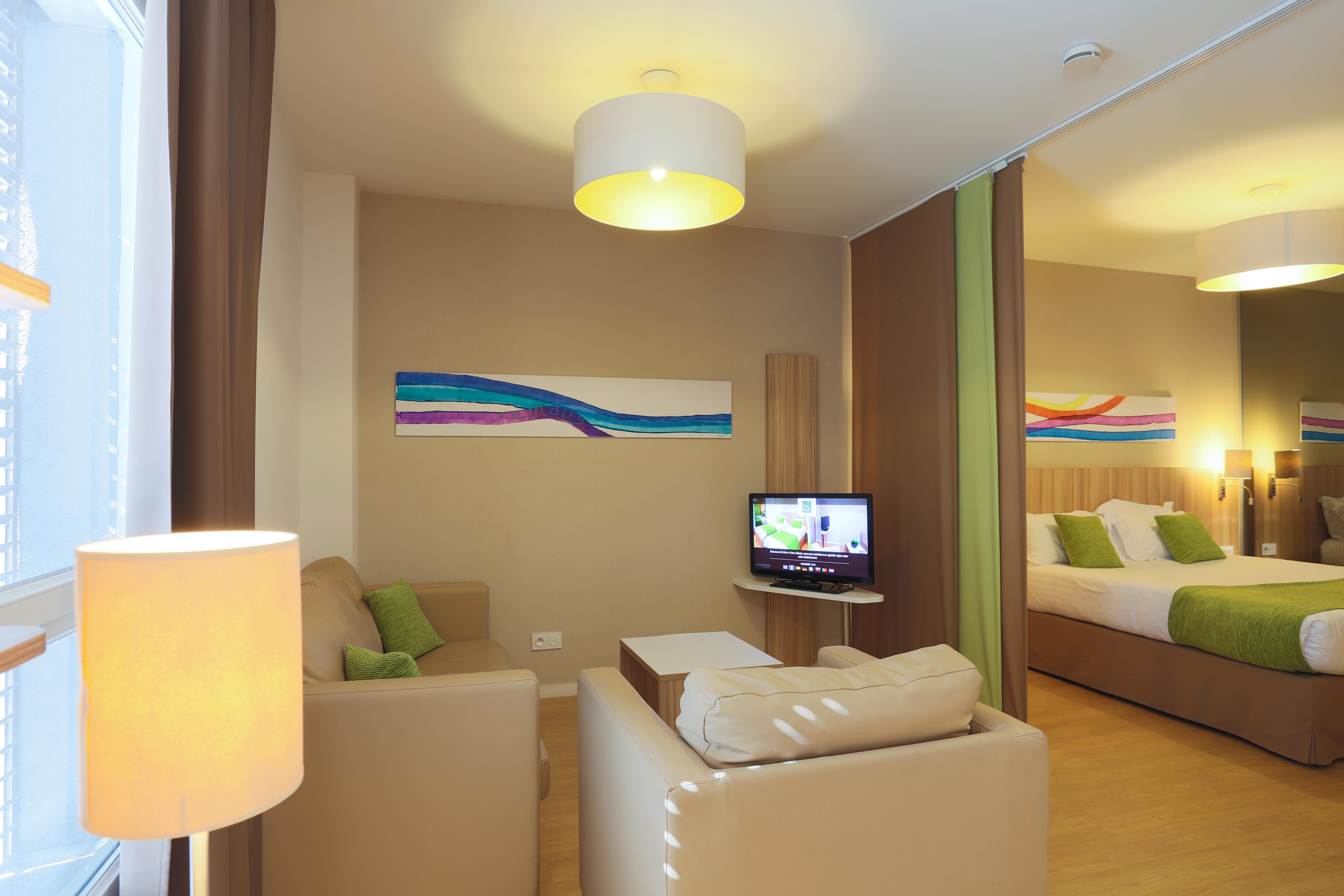 Q7 7 Aparthotel 4*