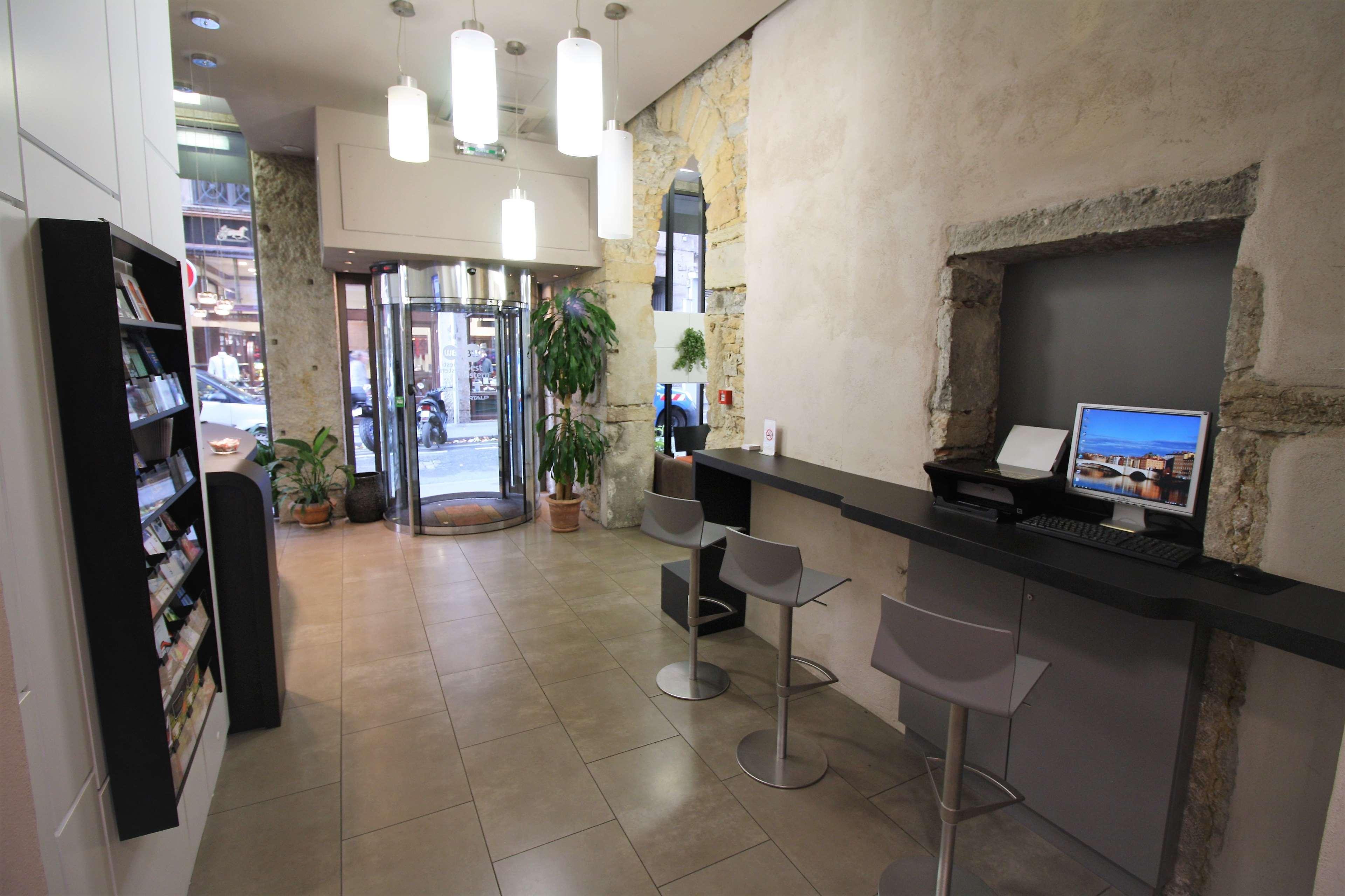 Hotel Western Saint-antoine 3*