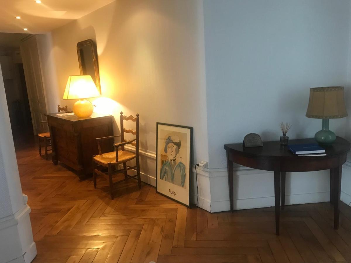 Berges Du Rhone/ Avec Balcon Bed & Breakfast