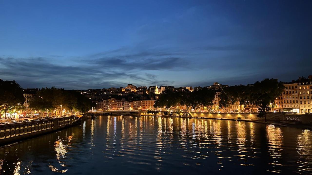 Berges Du Rhone/ Avec Balcon Bed & Breakfast