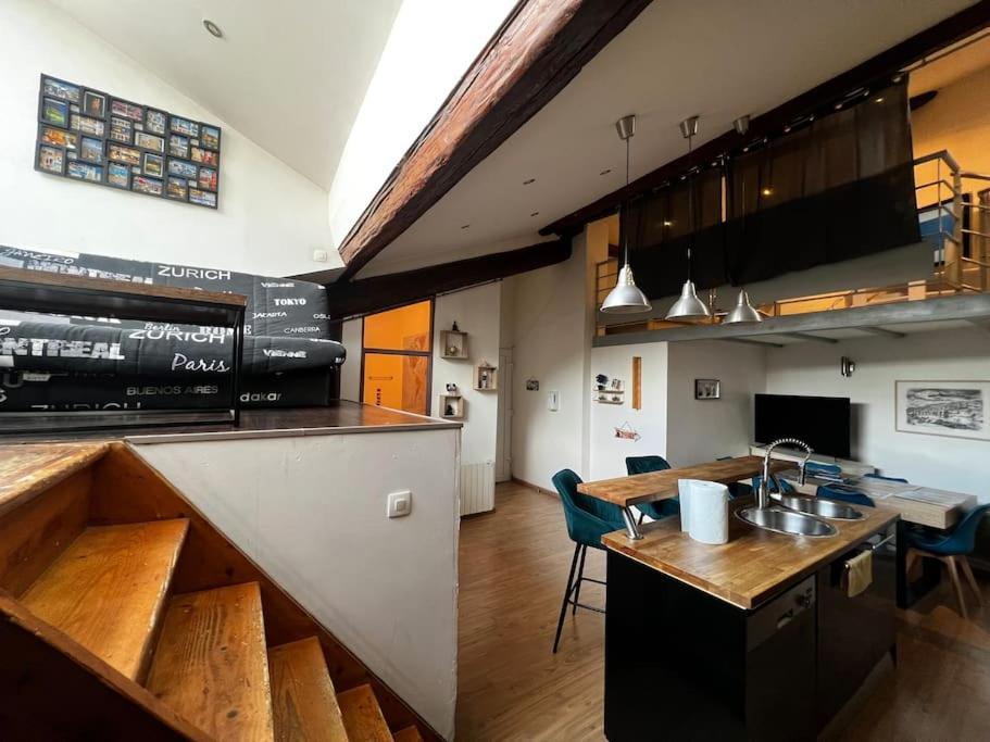Pepite Rare 8 Personnes Au Coeur Battant Du Vieux Appartement Lyon