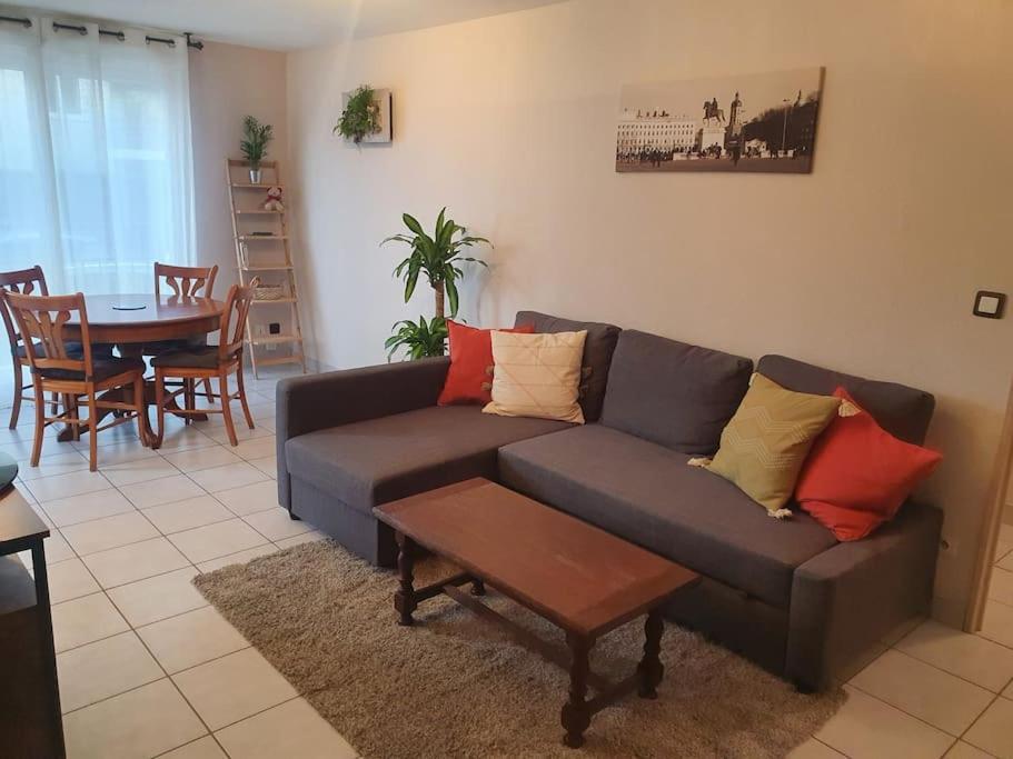 8 Grange Blanche Calme De 50 M² *