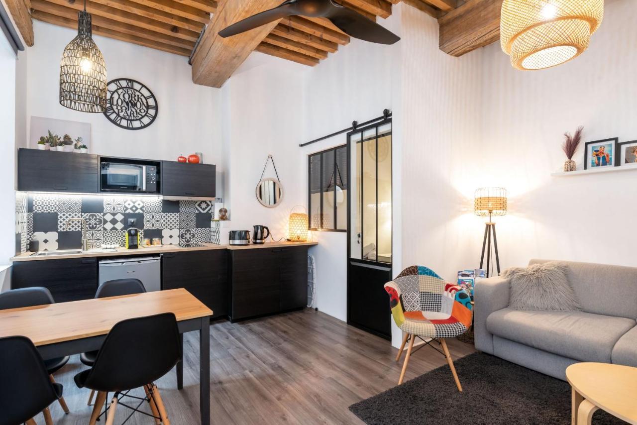 Le 14 Sathonay Apartment *