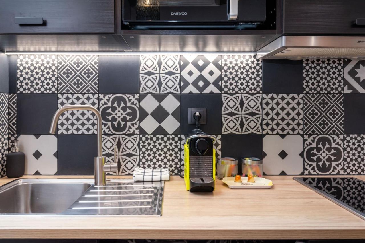 Le 14 Sathonay Apartment *