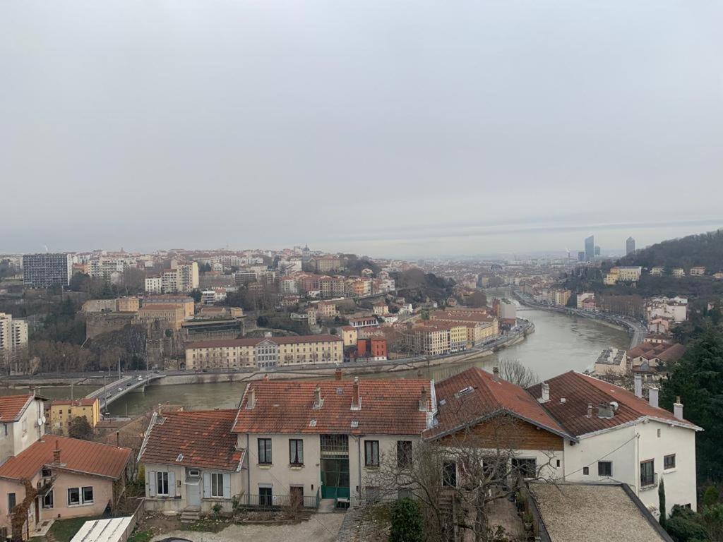 Confortable Avec Un Lit Double Lyon