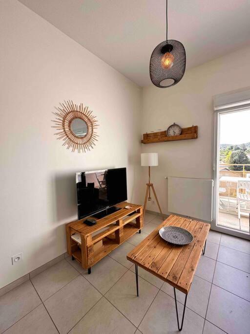 Appartement 9 • T2 Porcher • Hostisy