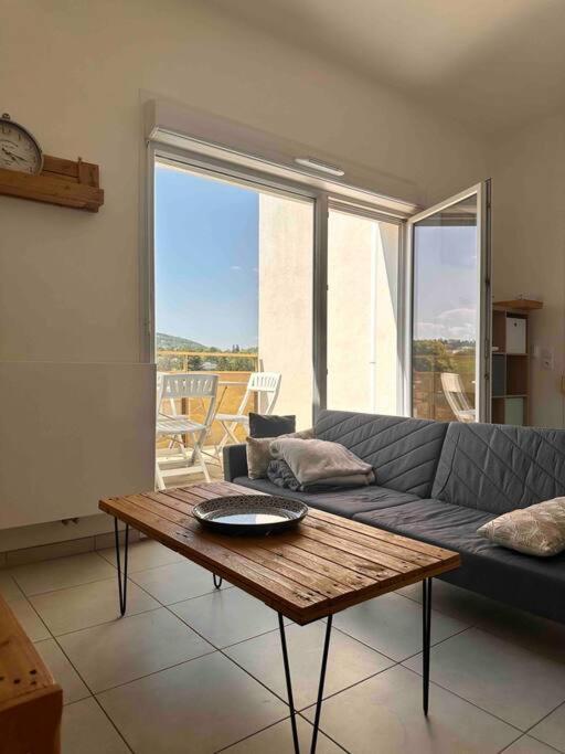 9 • T2 Porcher • Hostisy Appartement *