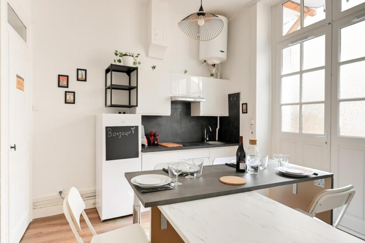 2 Pers Atypique Avec Terrasse-metro Valmycharming 2 People Unique Lyon