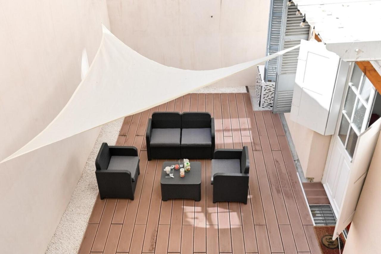 Apartment 2 Pers Atypique Avec Terrasse-metro Valmycharming 2 People Unique