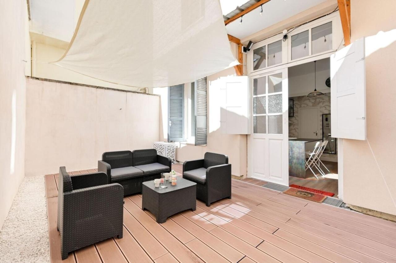 Apartment 2 Pers Atypique Avec Terrasse-metro Valmycharming 2 People Unique