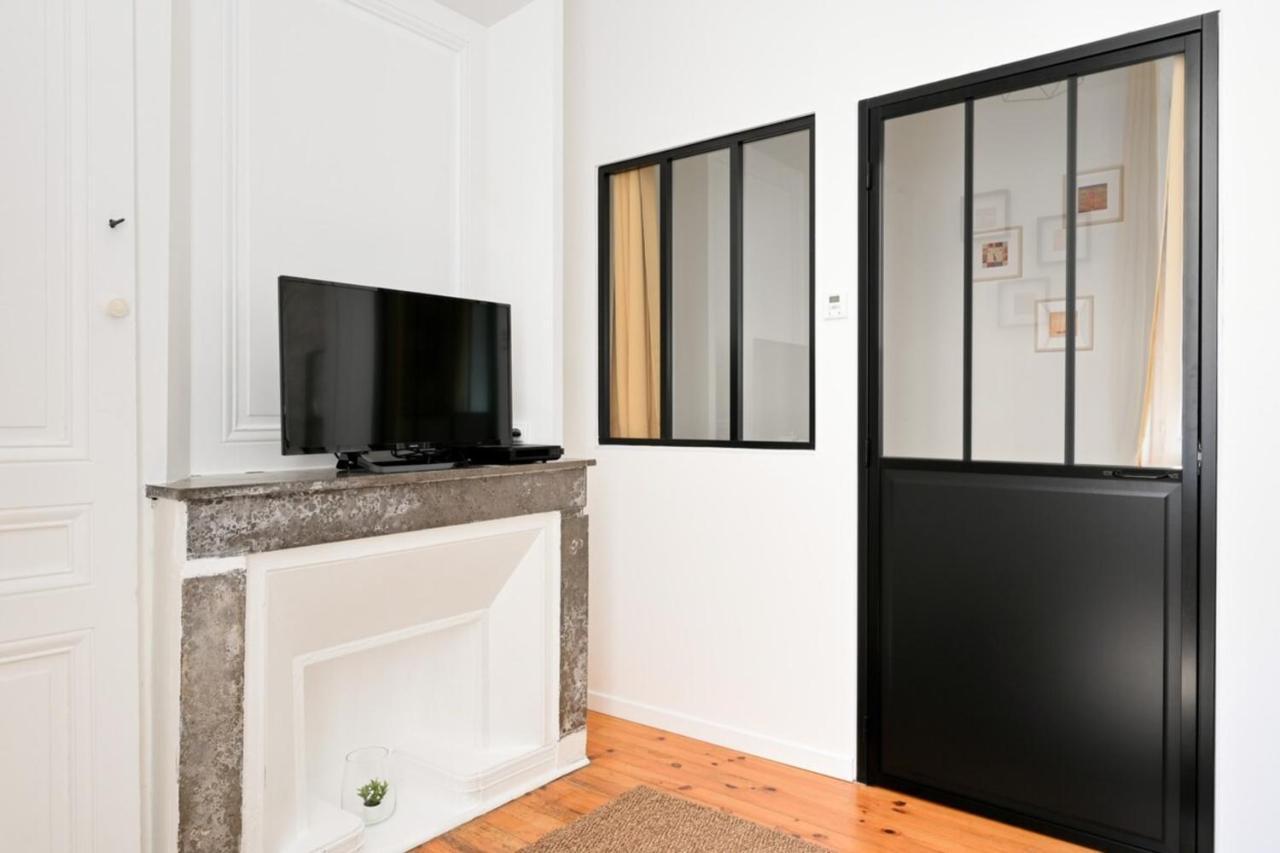 2 Pers Atypique Avec Terrasse-metro Valmycharming 2 People Unique Lyon