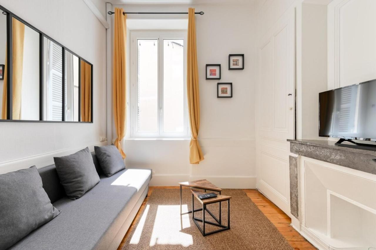 2 Pers Atypique Avec Terrasse-metro Valmycharming 2 People Unique Lyon