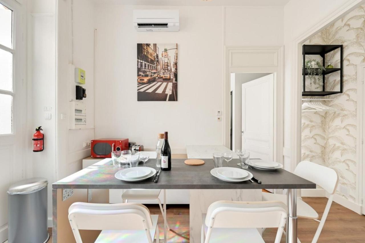 Apartment 2 Pers Atypique Avec Terrasse-metro Valmycharming 2 People Unique