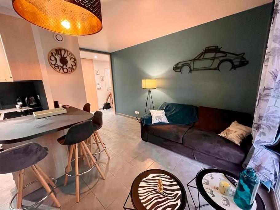 Elegant 45 M2 6 + Garage. Idealement Situe * Lyon