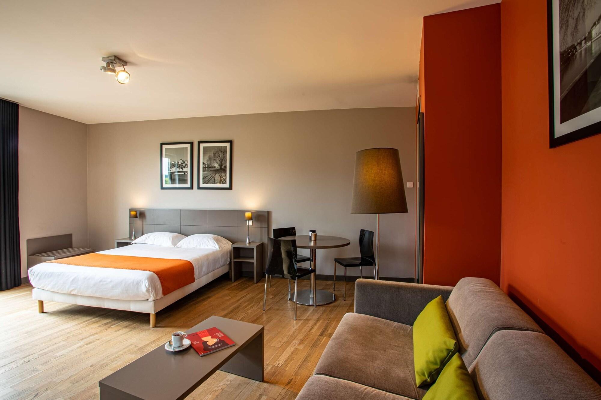 Adonis Dock Ouest Aparthotel 3*