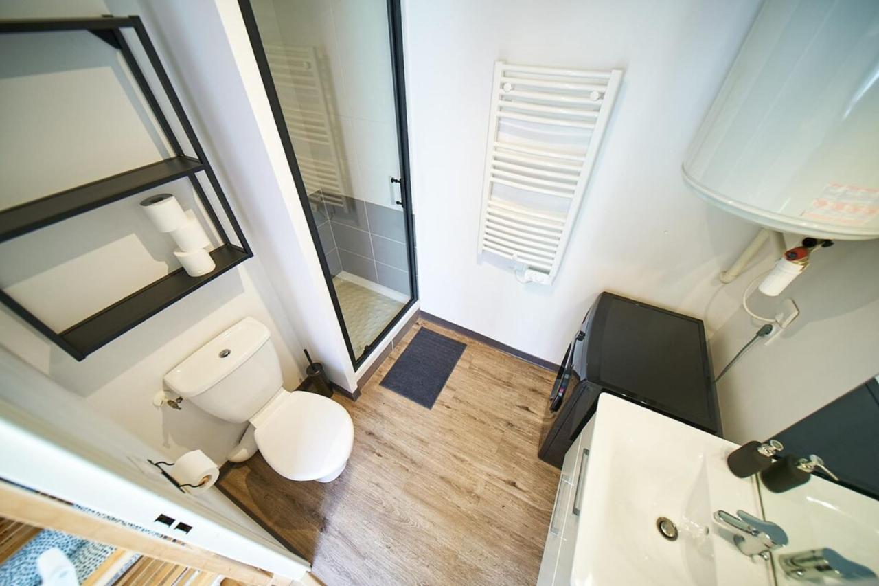 Convenient And Close To The Metro And Amenities Apartment *