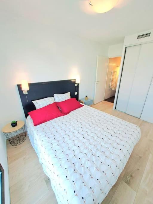 Le Valmy: Lumineux Au Pied Du Metro Apartment *